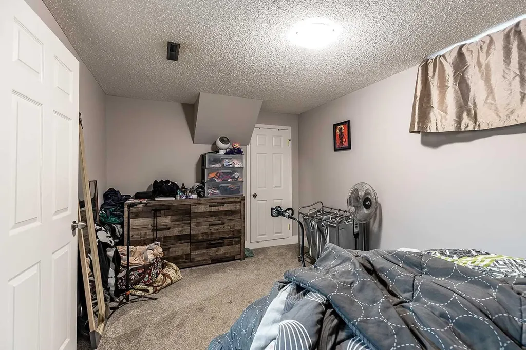 549 2 Street NW Medicine Hat AB T1A 6K2