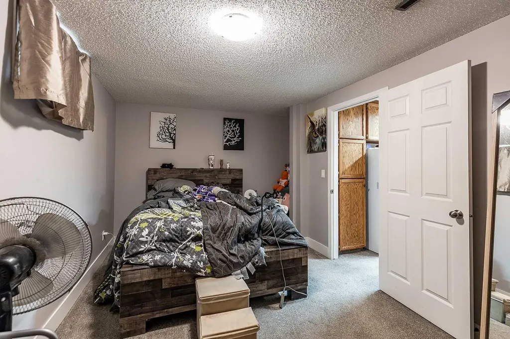 549 2 Street NW Medicine Hat AB T1A 6K2