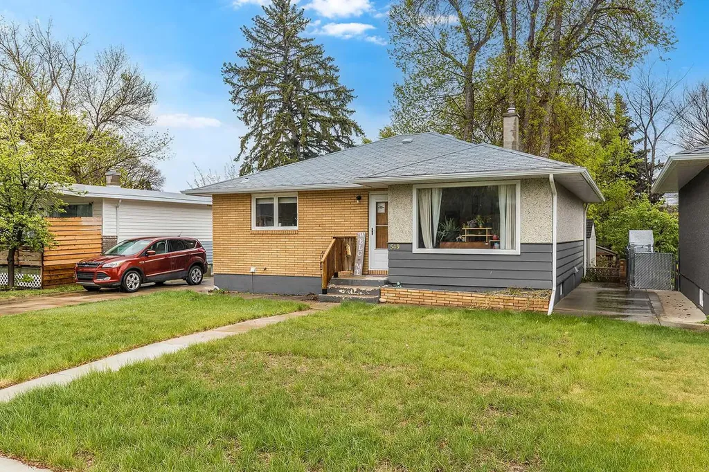 549 2 Street NW Medicine Hat AB T1A 6K2