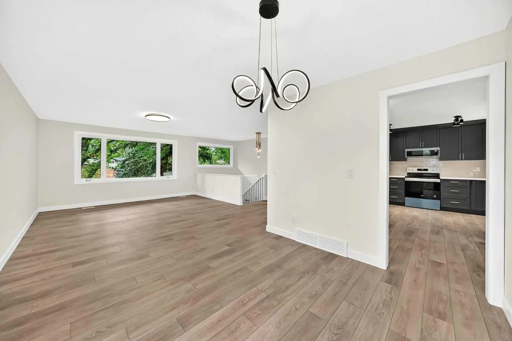 4016 37 Street NW Calgary AB T2L 2J3