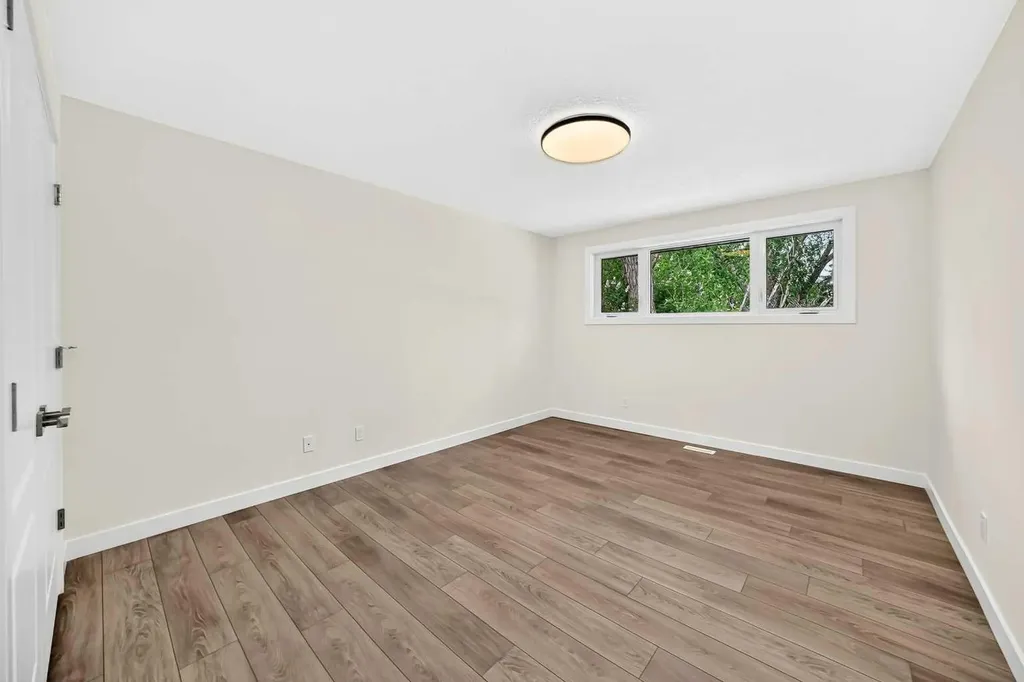 4016 37 Street NW Calgary AB T2L 2J3