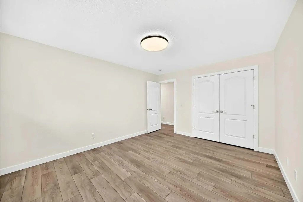 4016 37 Street NW Calgary AB T2L 2J3