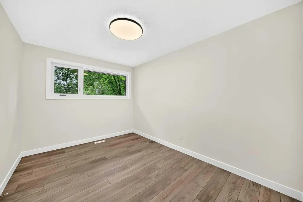 4016 37 Street NW Calgary AB T2L 2J3