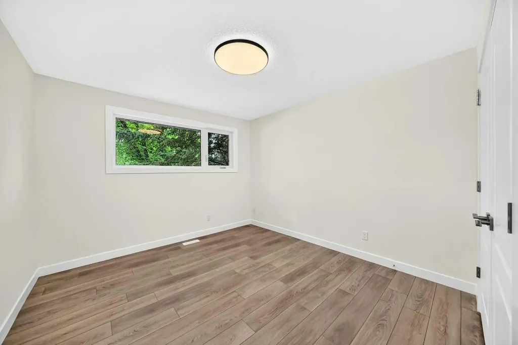 4016 37 Street NW Calgary AB T2L 2J3