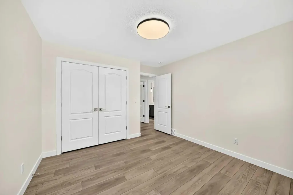 4016 37 Street NW Calgary AB T2L 2J3