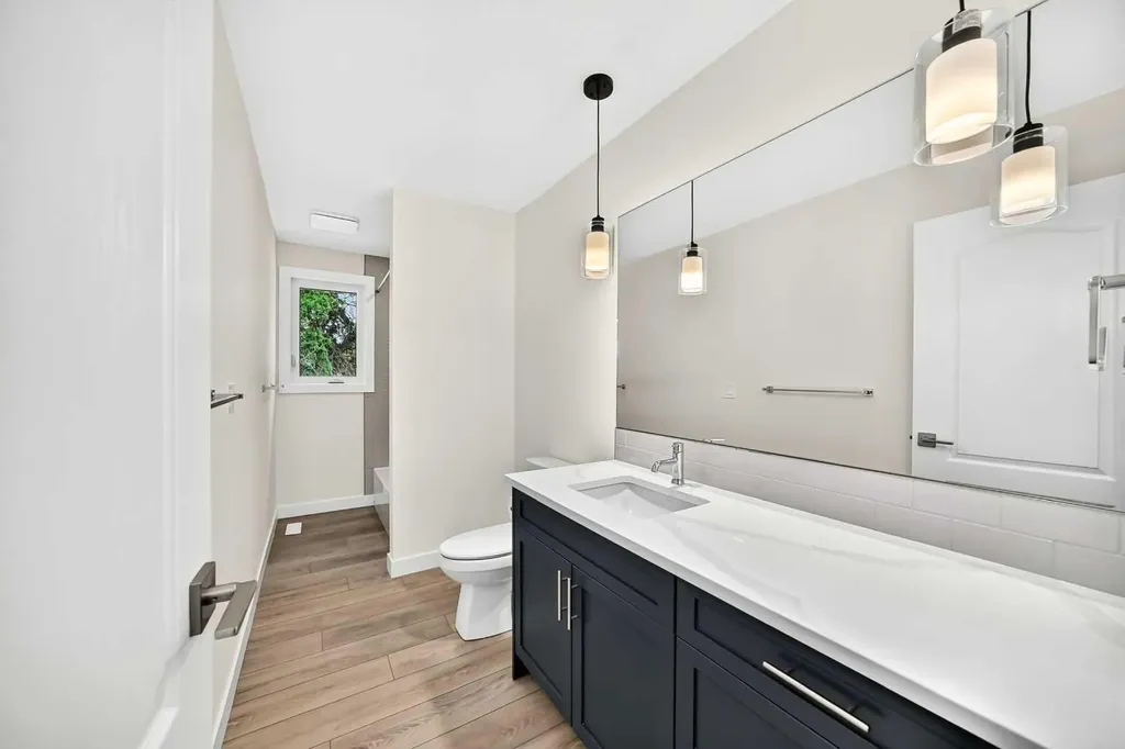 4016 37 Street NW Calgary AB T2L 2J3