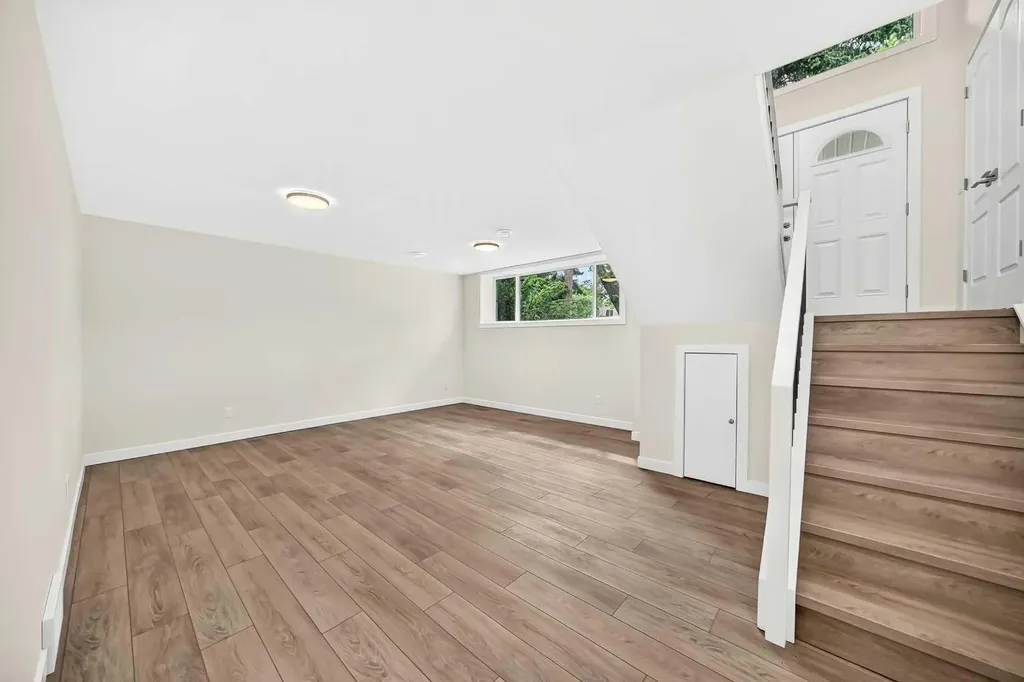 4016 37 Street NW Calgary AB T2L 2J3