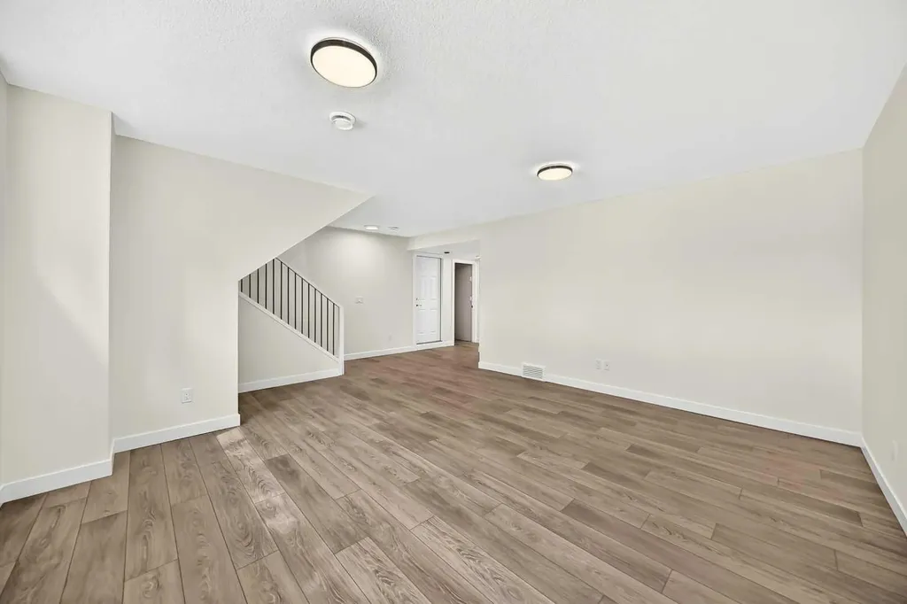4016 37 Street NW Calgary AB T2L 2J3