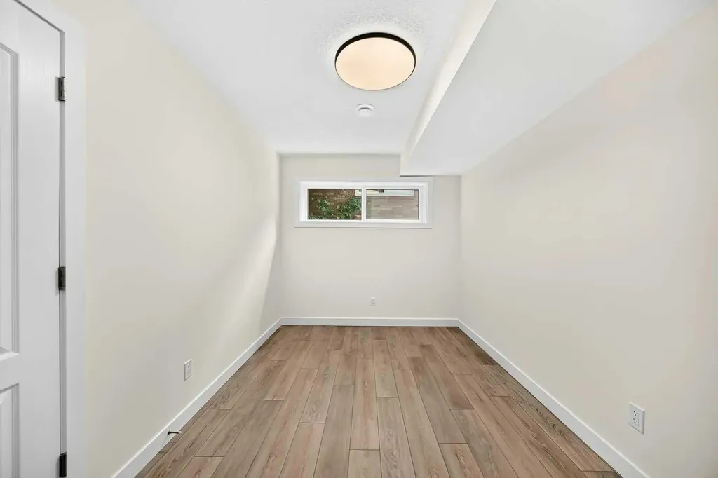 4016 37 Street NW Calgary AB T2L 2J3