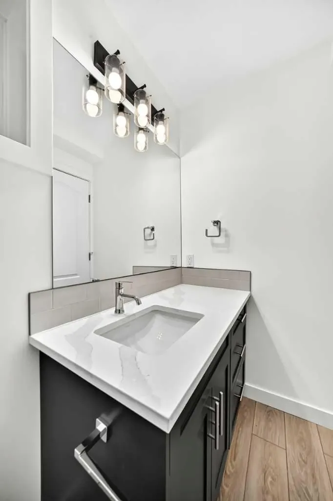 4016 37 Street NW Calgary AB T2L 2J3