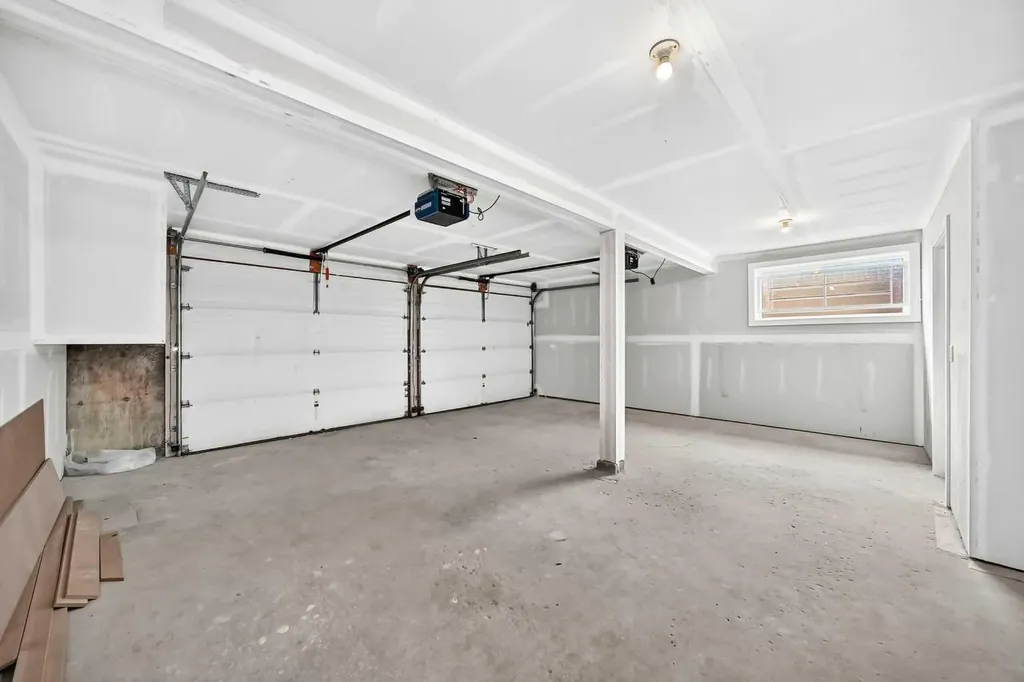 4016 37 Street NW Calgary AB T2L 2J3