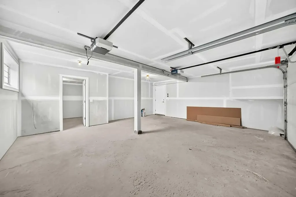 4016 37 Street NW Calgary AB T2L 2J3