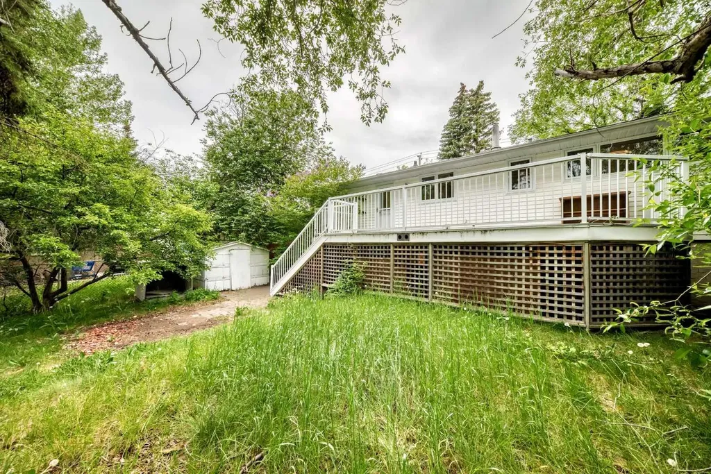 4016 37 Street NW Calgary AB T2L 2J3