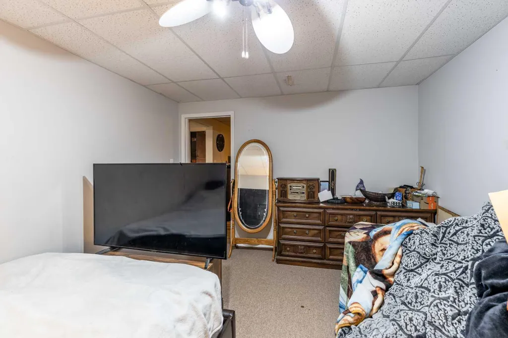 1930 16 Avenue SE Medicine Hat AB T1A3T3