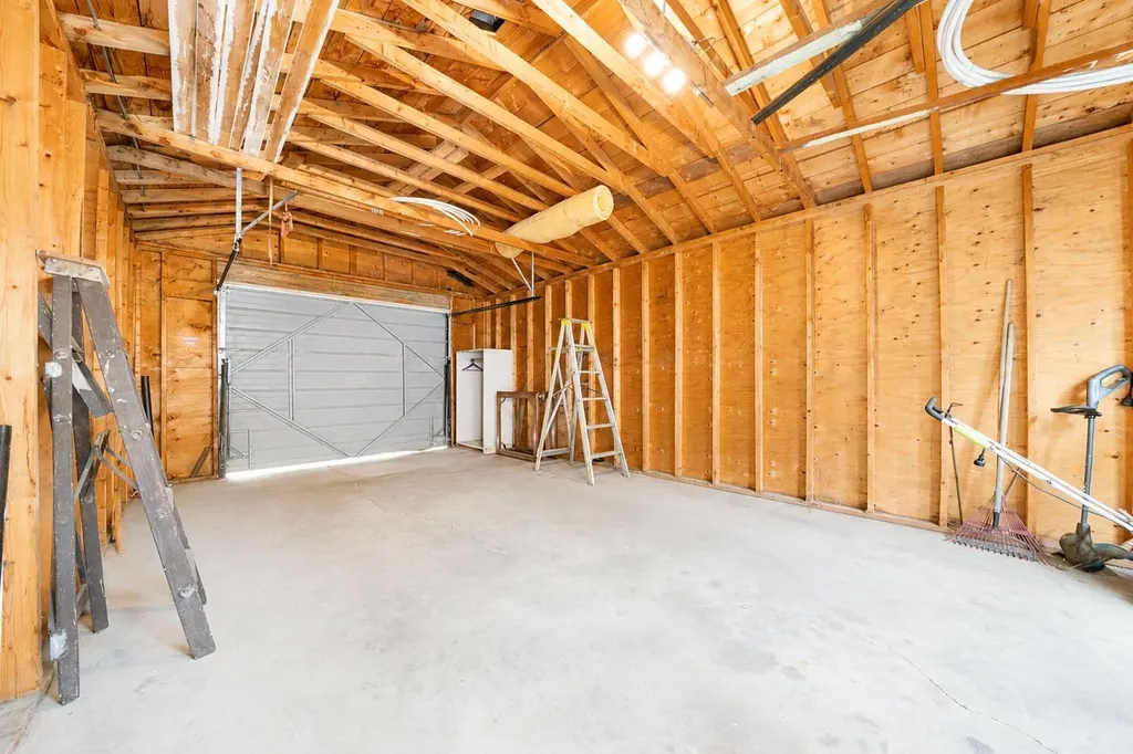 260 2 Street SE Medicine Hat AB T1A 0B9