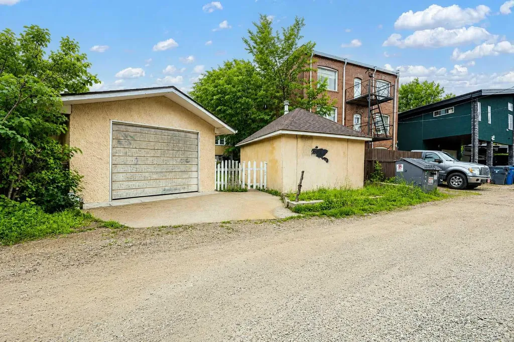 260 2 Street SE Medicine Hat AB T1A 0B9