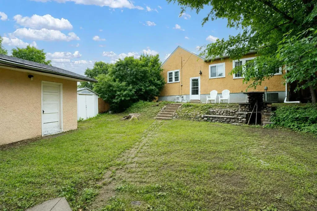 260 2 Street SE Medicine Hat AB T1A 0B9