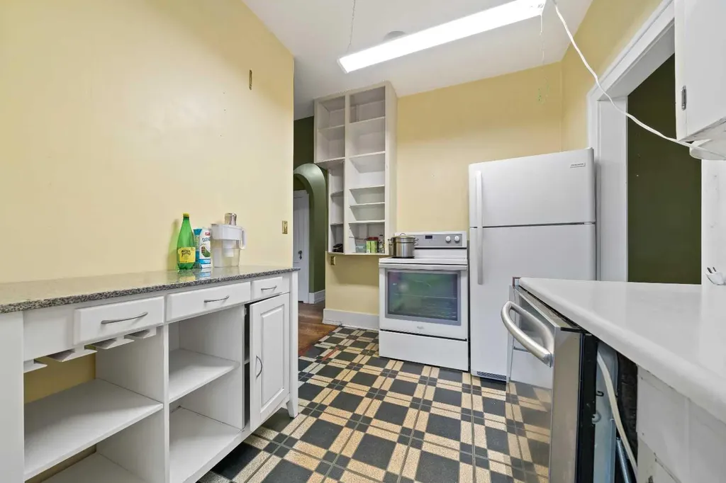 260 2 Street SE Medicine Hat AB T1A 0B9