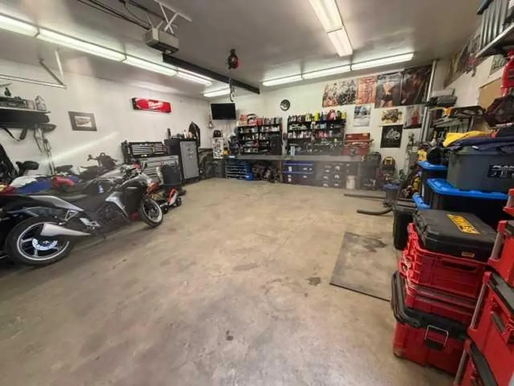 4816 53 Avenue Whitecourt AB T7S 1A2