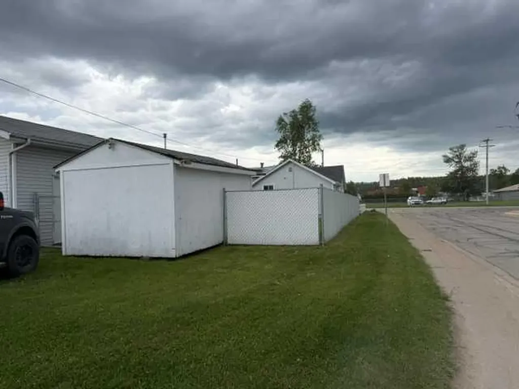 4816 53 Avenue Whitecourt AB T7S 1A2