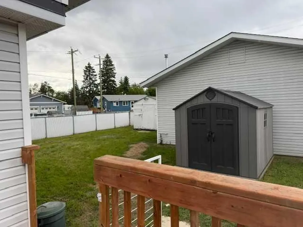 4816 53 Avenue Whitecourt AB T7S 1A2