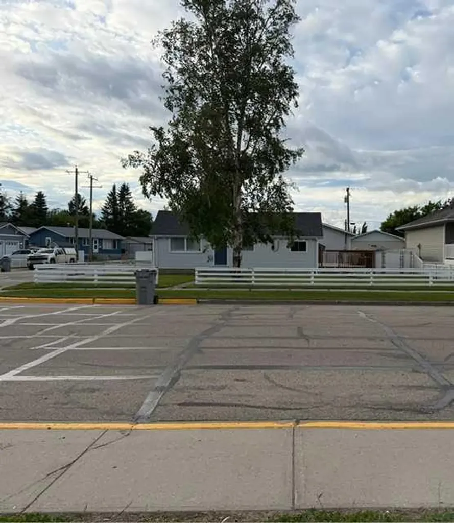 4816 53 Avenue Whitecourt AB T7S 1A2