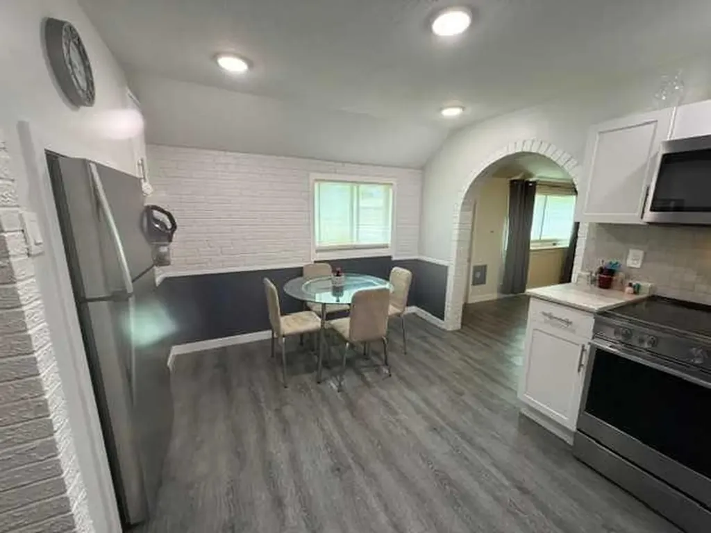 4816 53 Avenue Whitecourt AB T7S 1A2