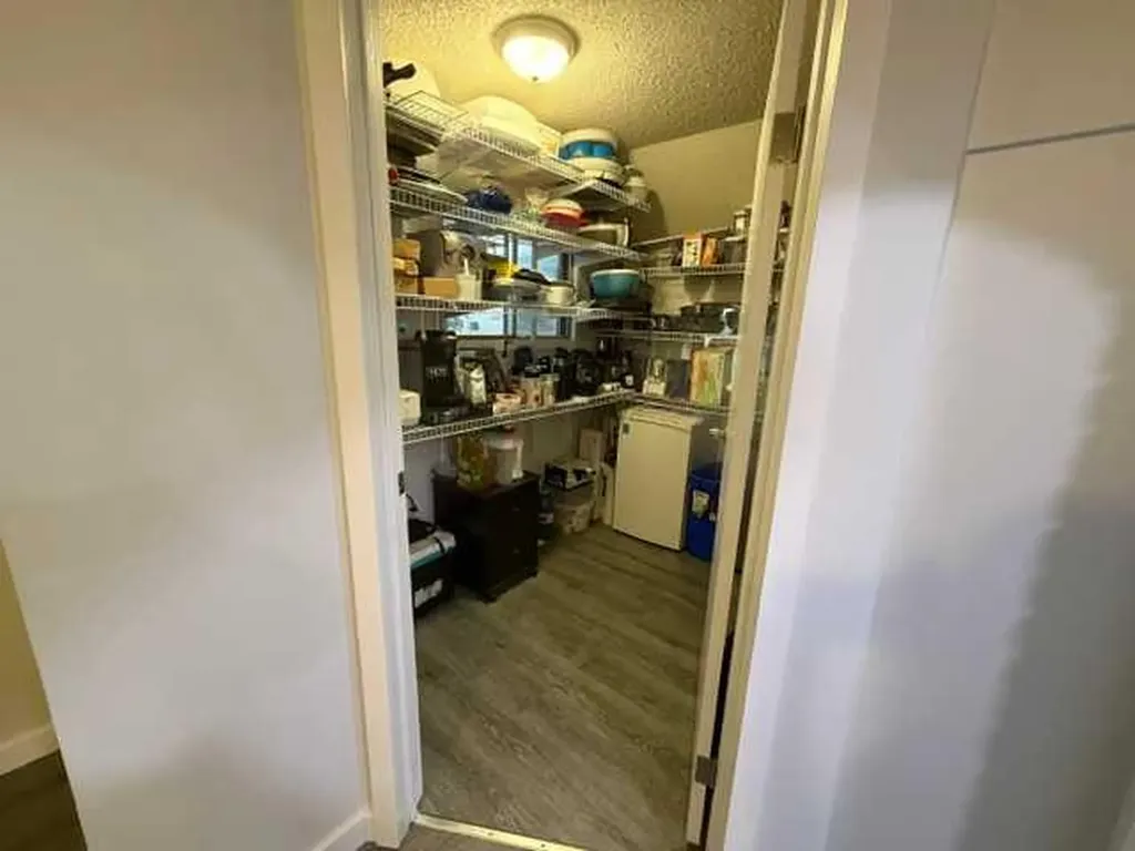 4816 53 Avenue Whitecourt AB T7S 1A2