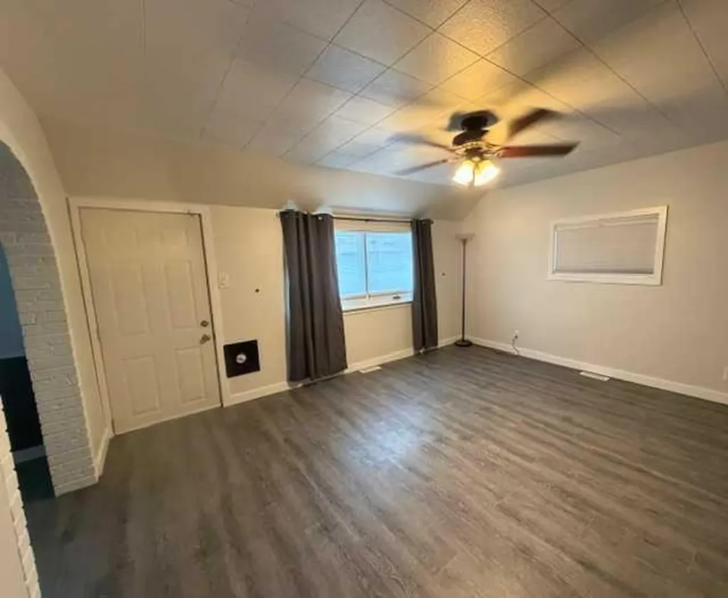 4816 53 Avenue Whitecourt AB T7S 1A2