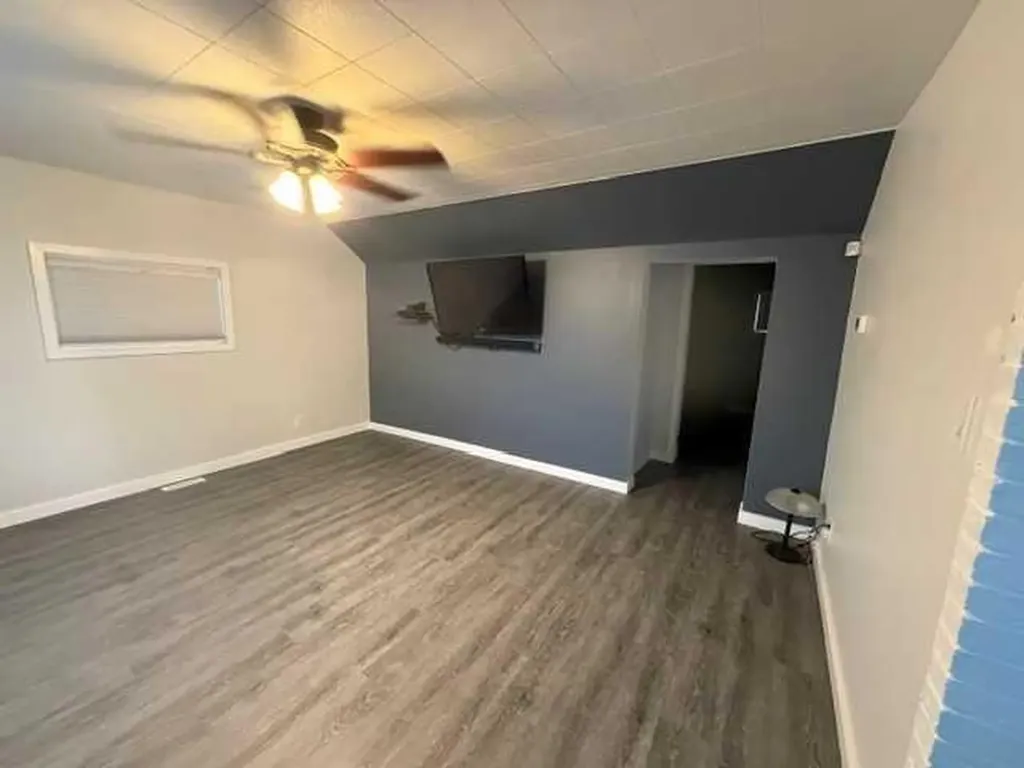 4816 53 Avenue Whitecourt AB T7S 1A2