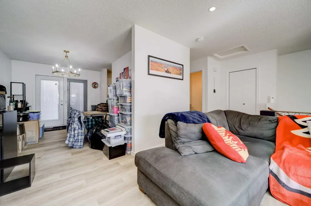 1320 13 Street N Lethbridge AB T1H2T9