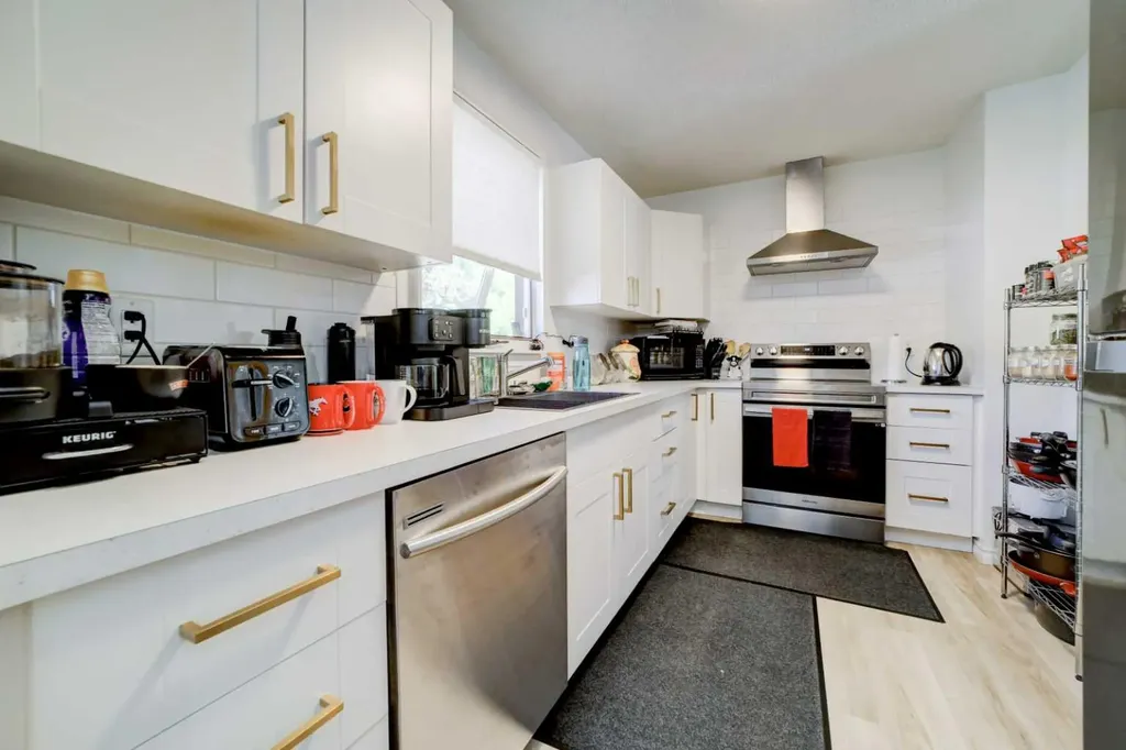 1320 13 Street N Lethbridge AB T1H2T9
