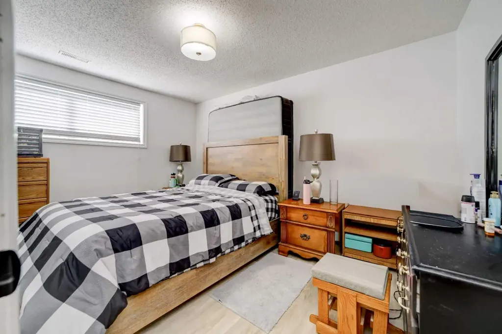 1320 13 Street N Lethbridge AB T1H2T9