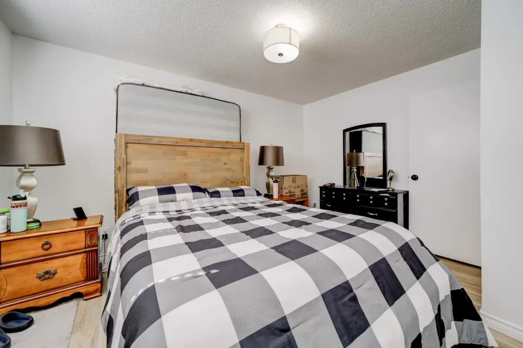 1320 13 Street N Lethbridge AB T1H2T9