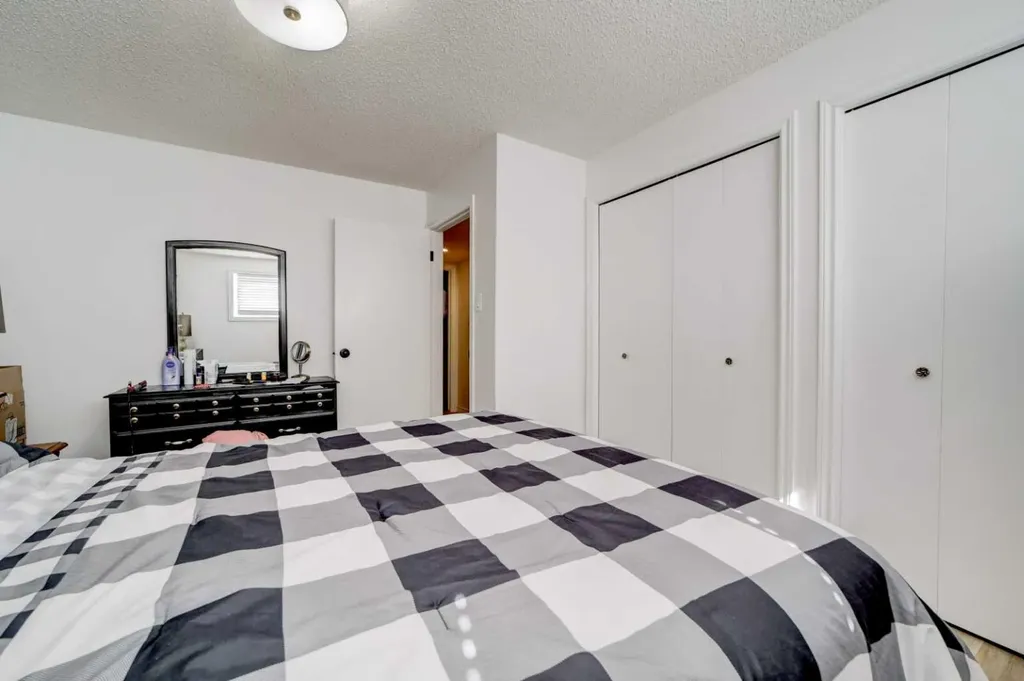 1320 13 Street N Lethbridge AB T1H2T9