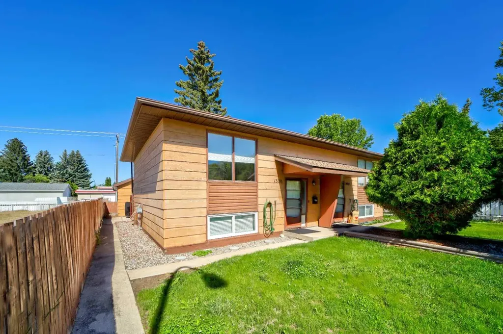 1320 13 Street N Lethbridge AB T1H2T9
