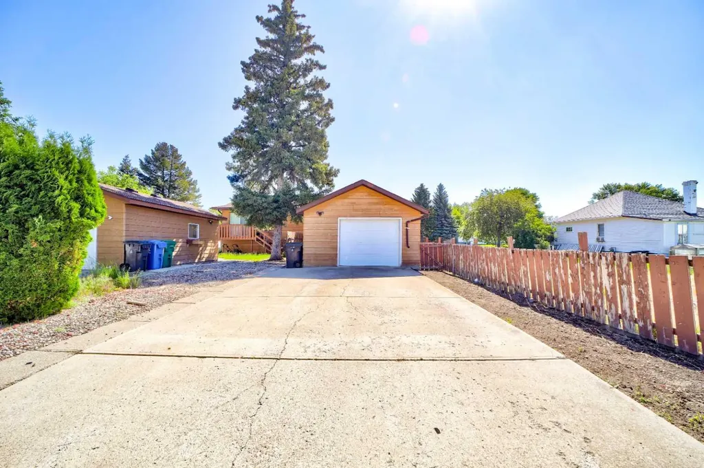 1320 13 Street N Lethbridge AB T1H2T9