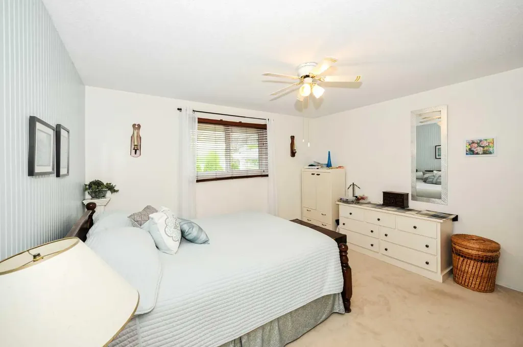 3904 56a Street Camrose AB T4V 4L1