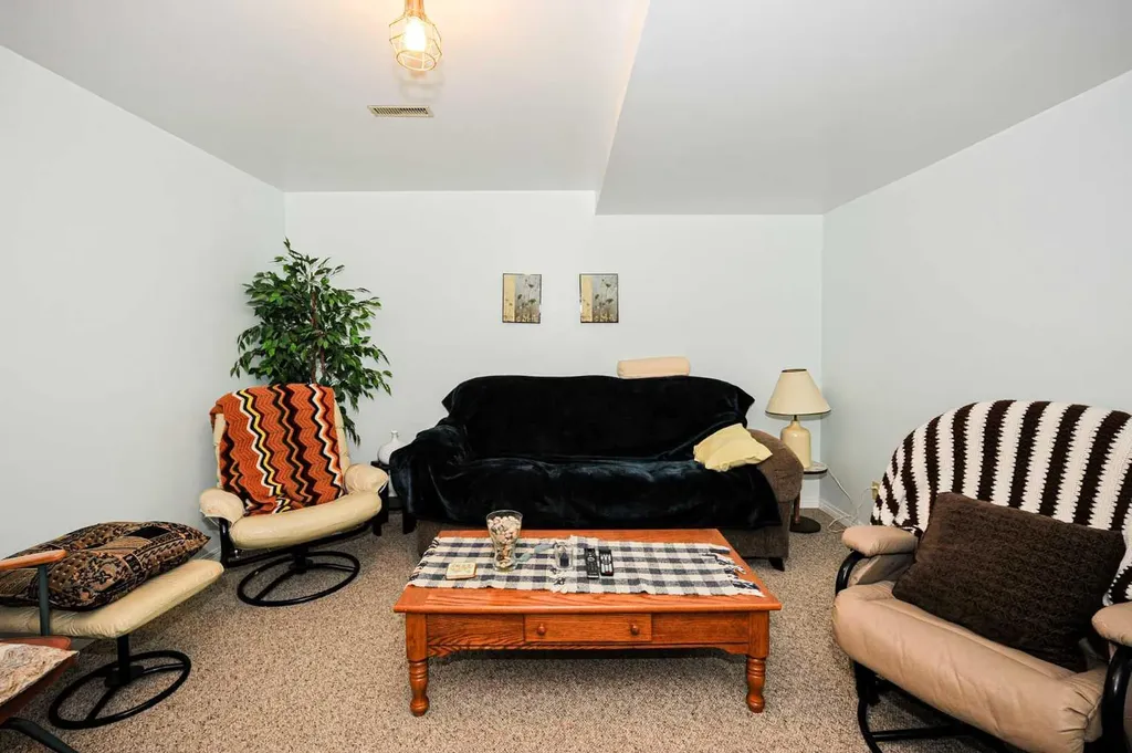 3904 56a Street Camrose AB T4V 4L1