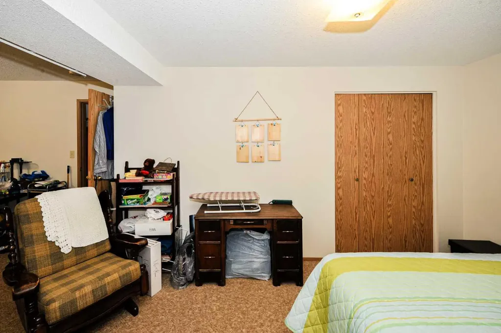 3904 56a Street Camrose AB T4V 4L1