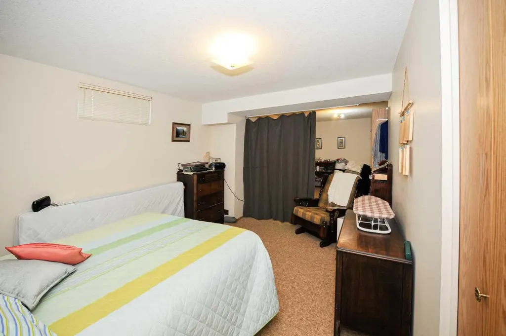 3904 56a Street Camrose AB T4V 4L1