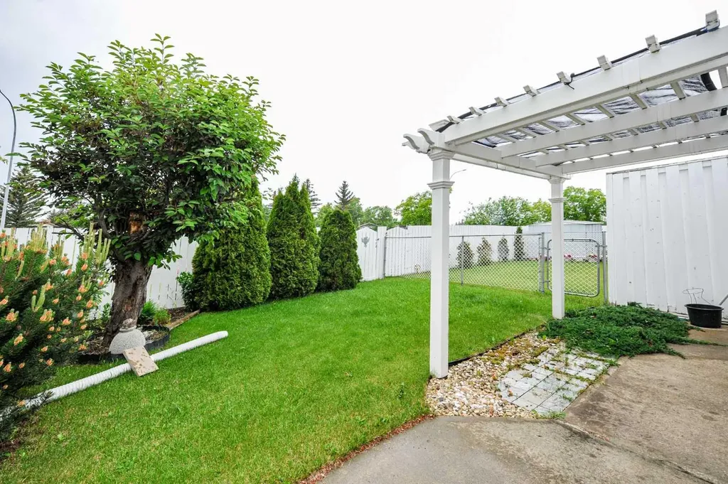 3904 56a Street Camrose AB T4V 4L1