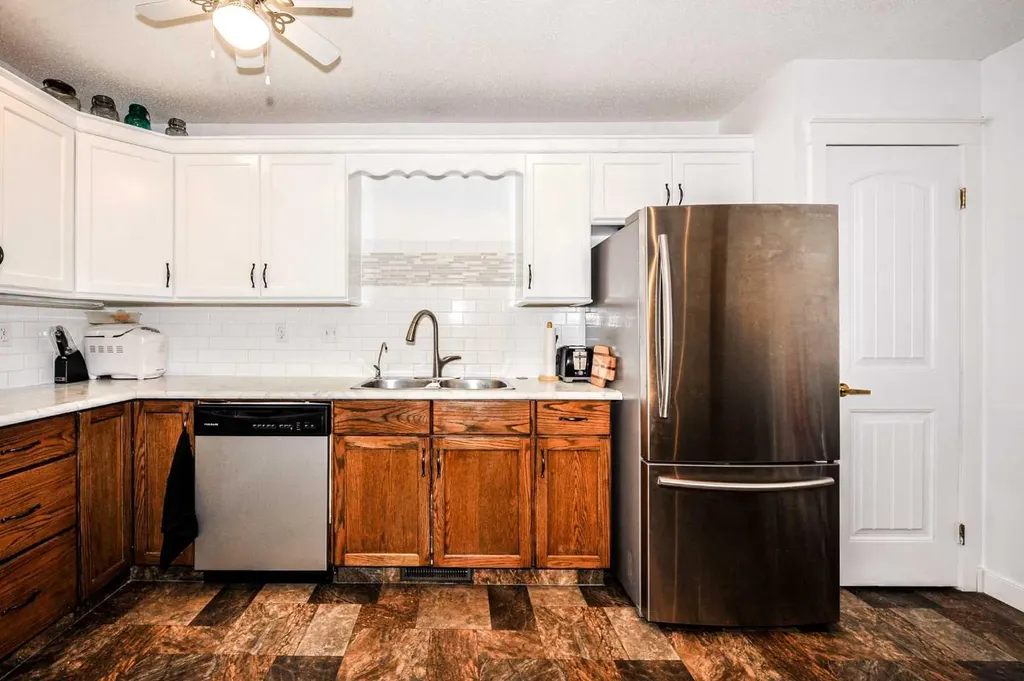 3904 56a Street Camrose AB T4V 4L1