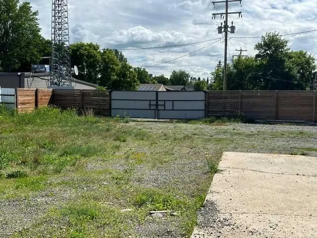 512 Centre Street SE High River AB T1V 1G1