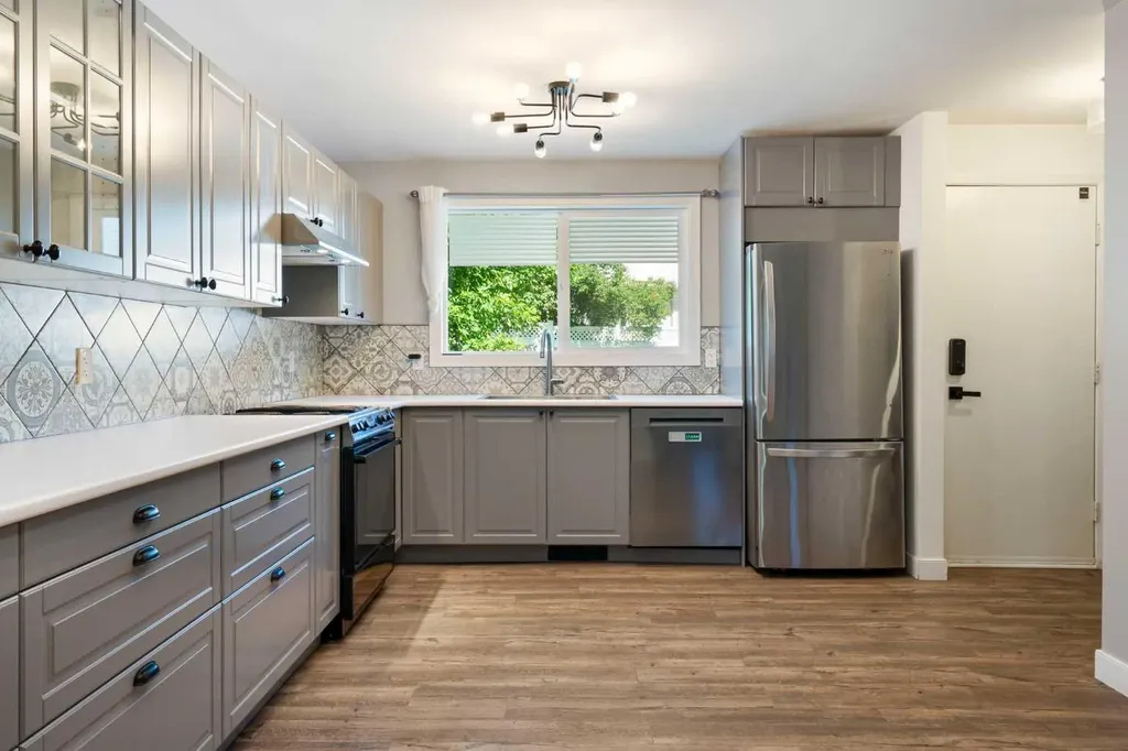 191 Woodmont Terrace SW Calgary AB T2W3K3