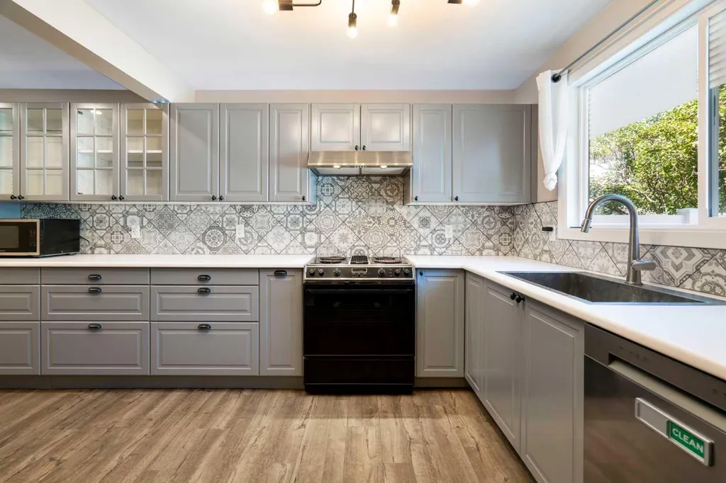 191 Woodmont Terrace SW Calgary AB T2W3K3