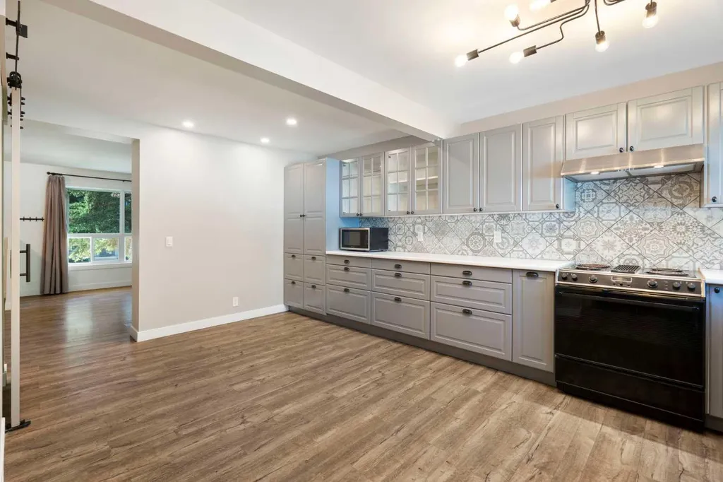 191 Woodmont Terrace SW Calgary AB T2W3K3