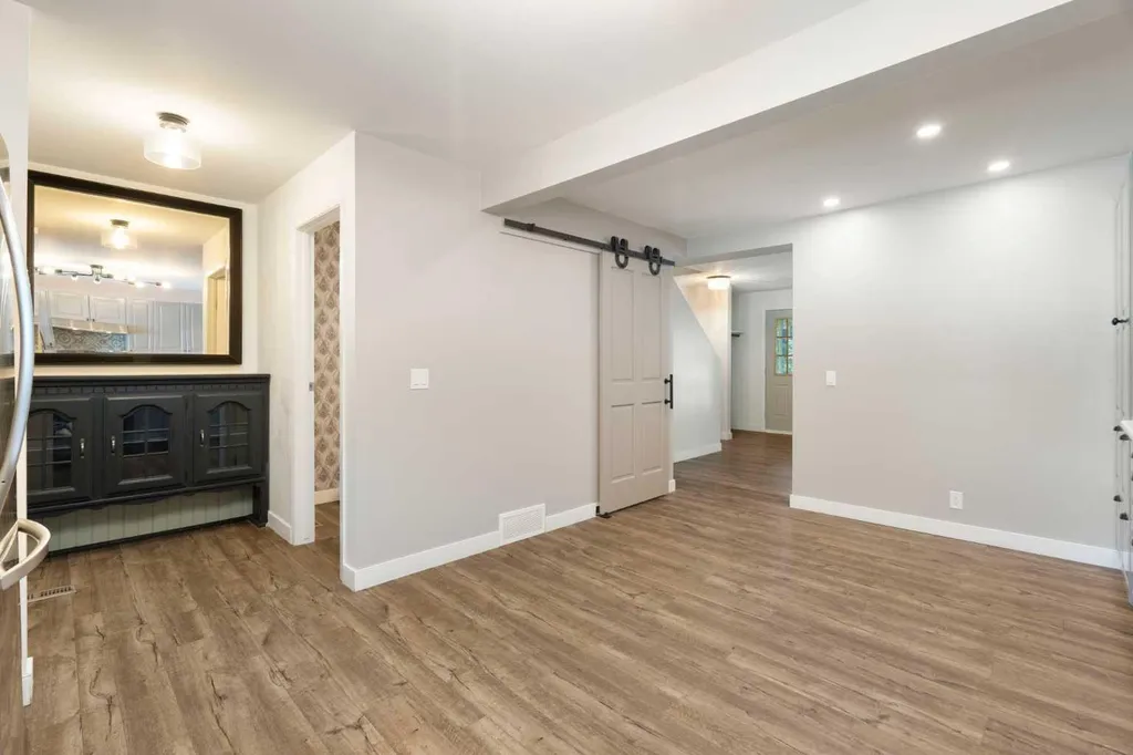 191 Woodmont Terrace SW Calgary AB T2W3K3