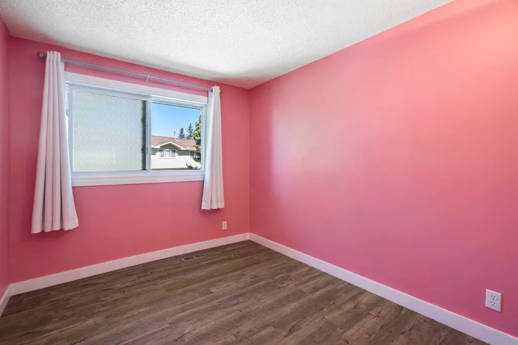 191 Woodmont Terrace SW Calgary AB T2W3K3