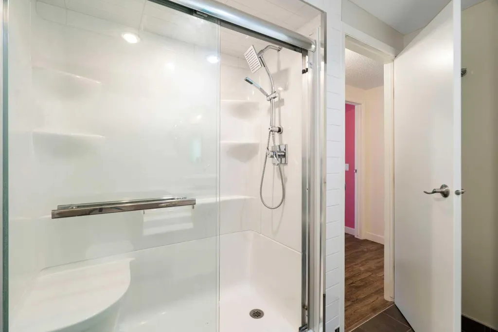 191 Woodmont Terrace SW Calgary AB T2W3K3